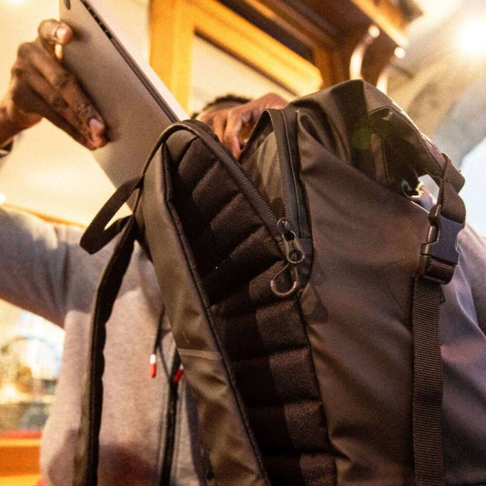 hombres Rossignol Mochila impermeable para viajeros de 25 litros. HPXL175 accesorios negro