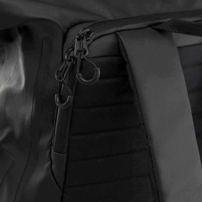 hombres Rossignol Mochila impermeable para viajeros de 25 litros. HPXL175 accesorios negro